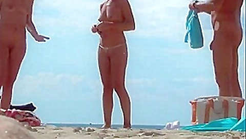 Life at cap dagde beach on a hot summer day